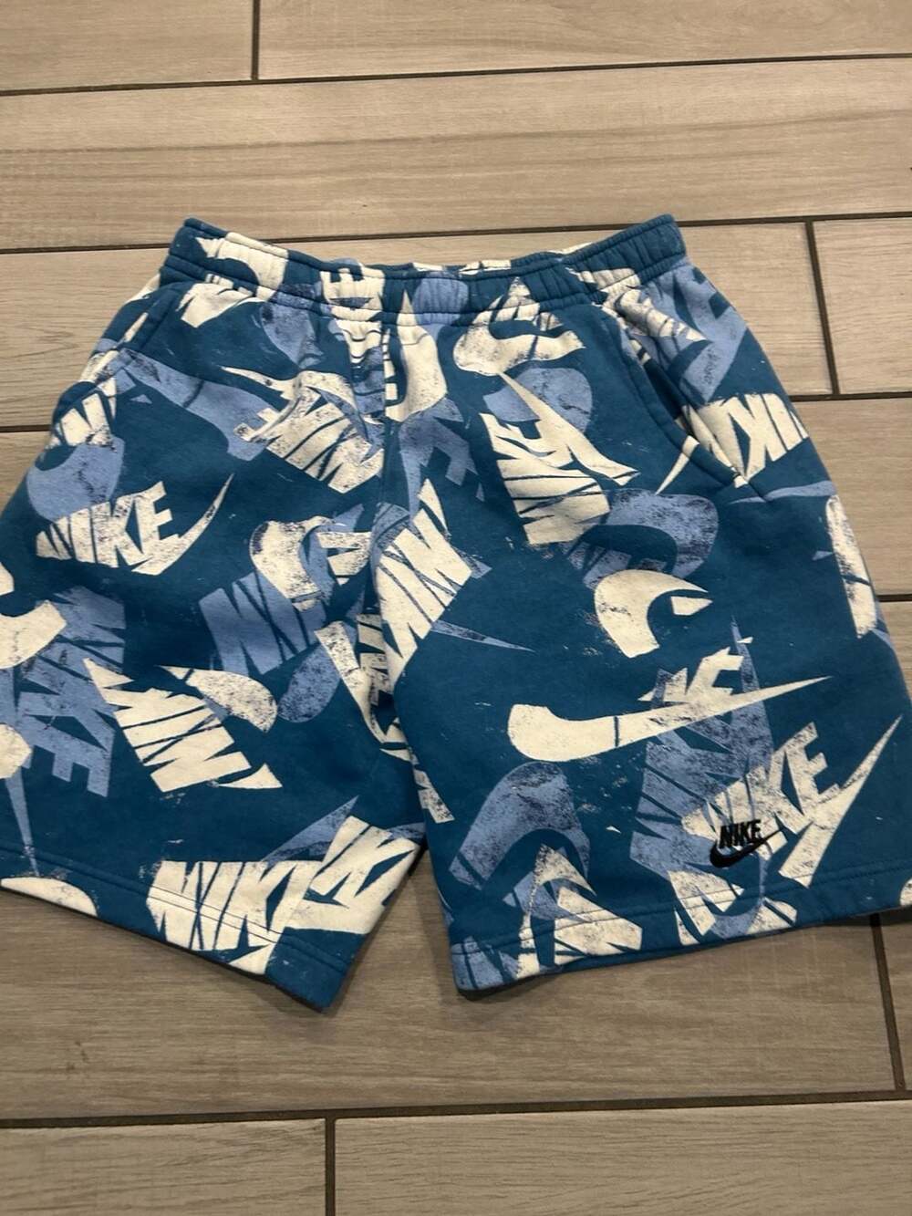 Nike Sportswear Sport Essentials Allover Logo size medium